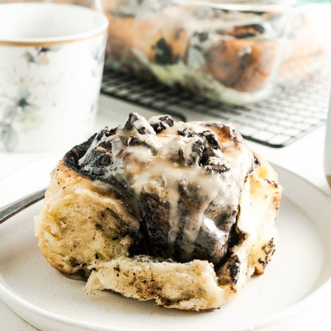 oreo cinnamon roll - Phoenix Pastries